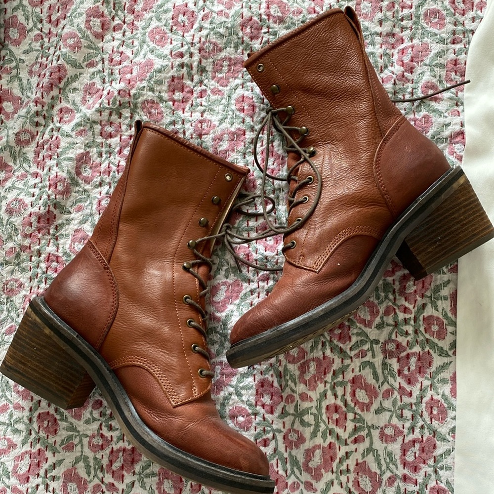 Geewawa Nordstrom lace up combat boots